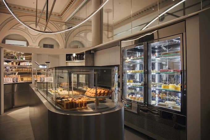 Le Yeahllow - Cake Shop Driver Lane — Melbourne CBD, Melbourne
