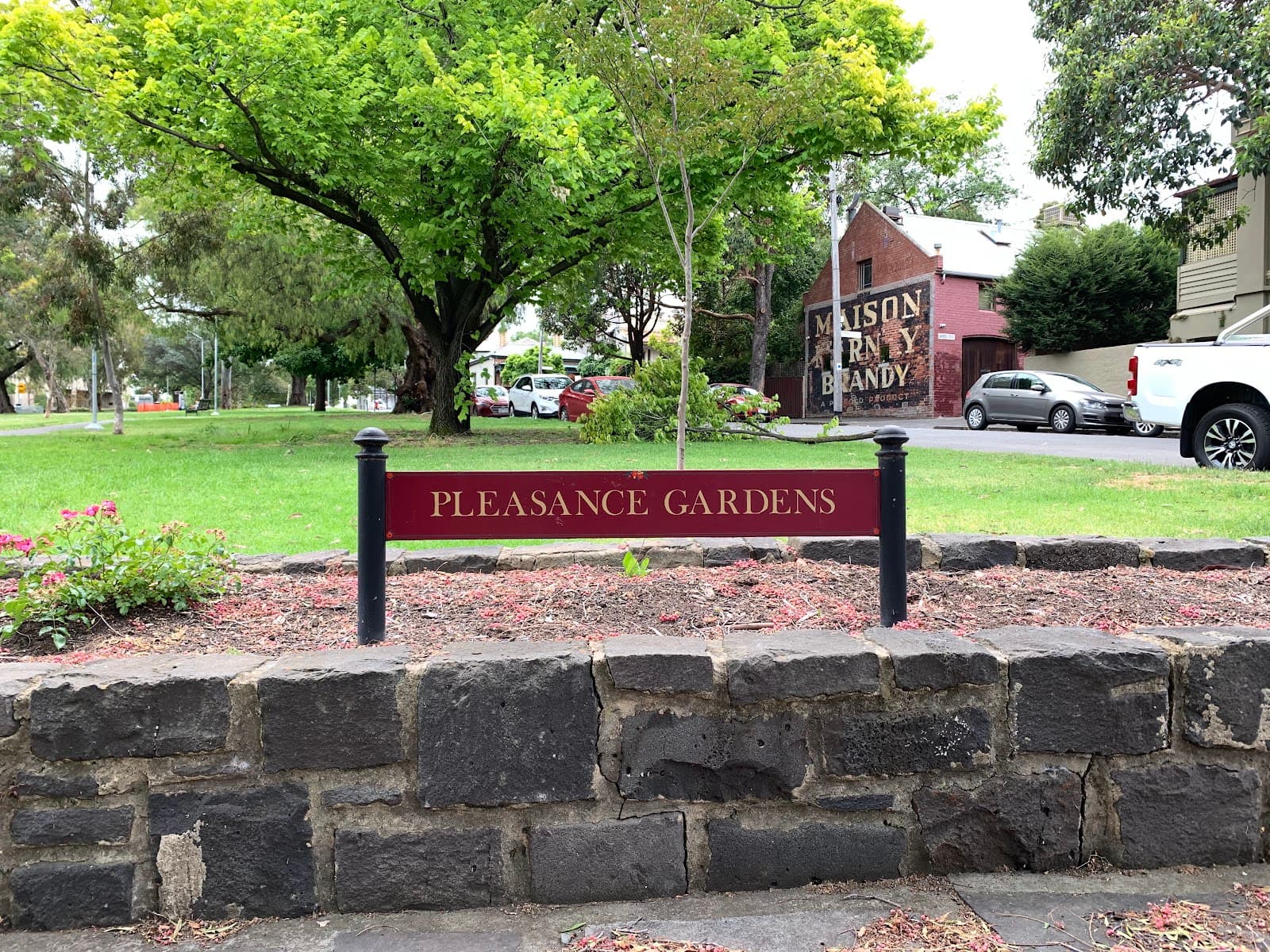 Pleasance Gardens — North Melbourne, Melbourne