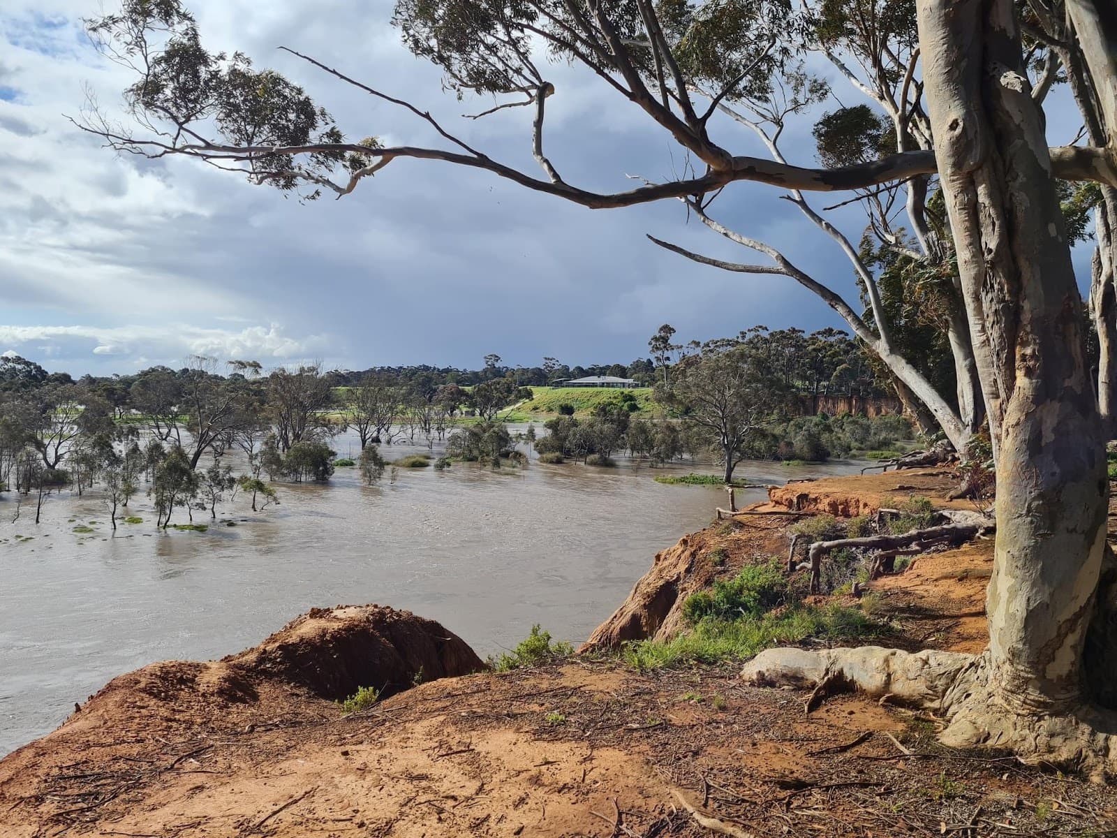 Red Cliffs Lookout (Red Cliffs Scenic Reserve) — Werribee South, Melbourne