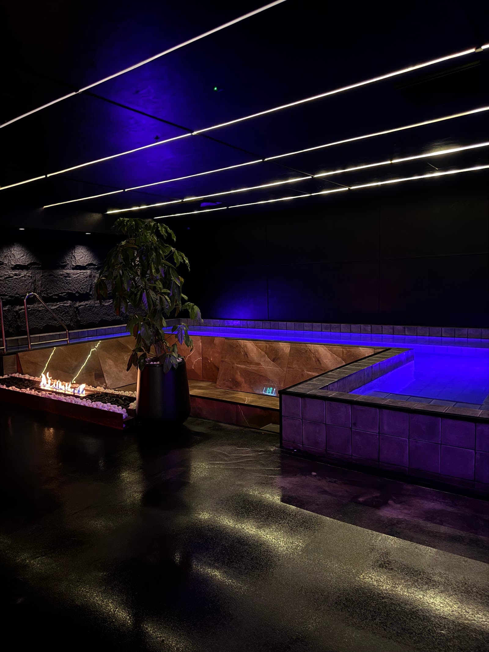 Luxe Bathhouse Docklands — Docklands, Melbourne