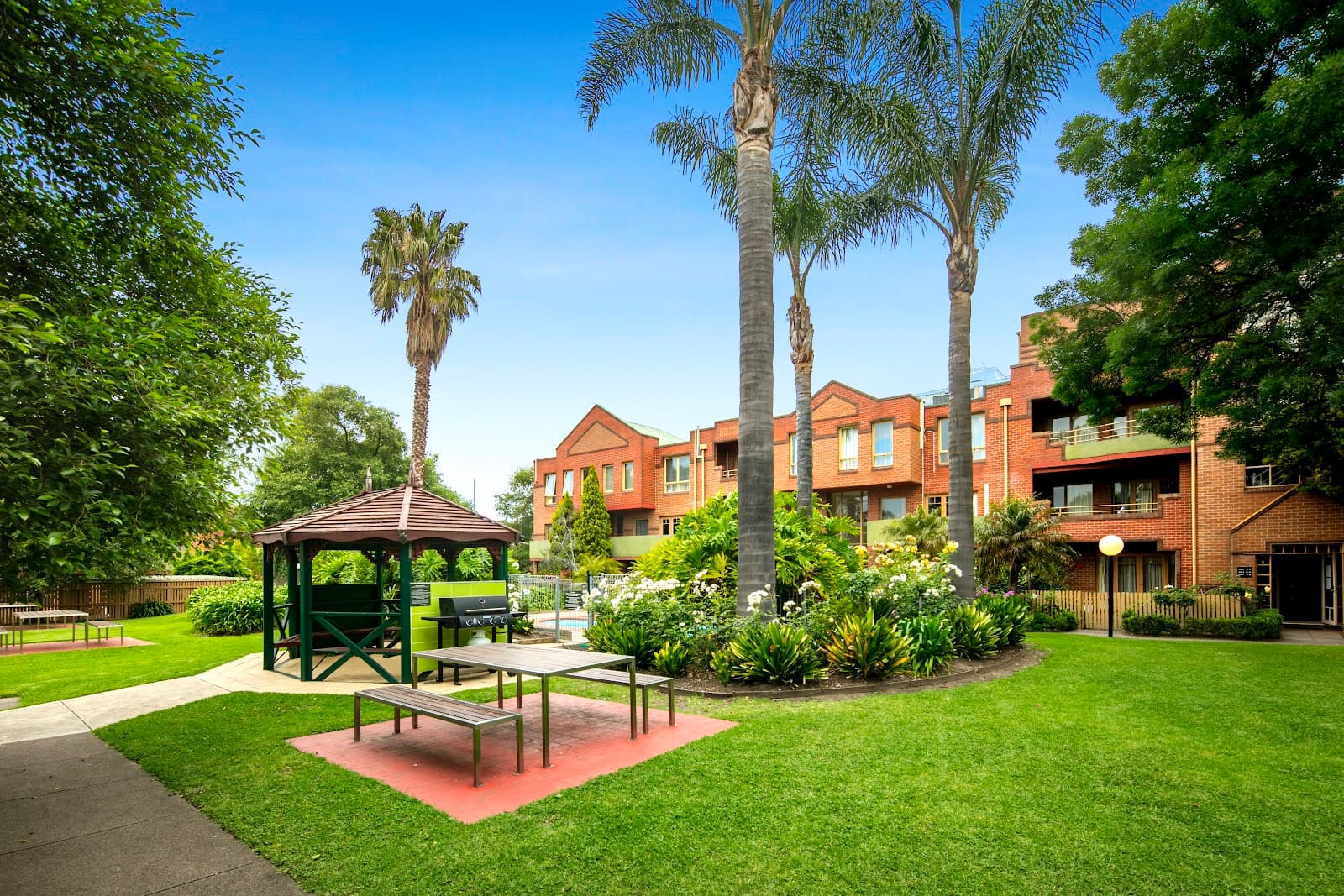Comfort Apartments Royal Gardens — Carlton, Melbourne