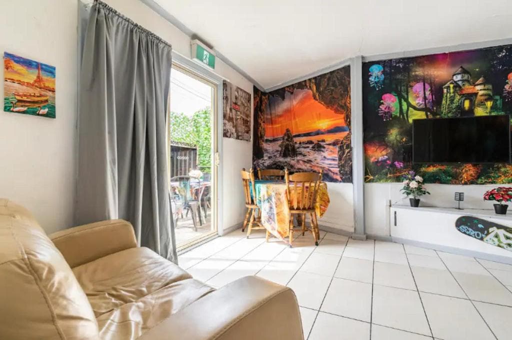 Richmond Private Rooms @ 151 Hoddle Homestay